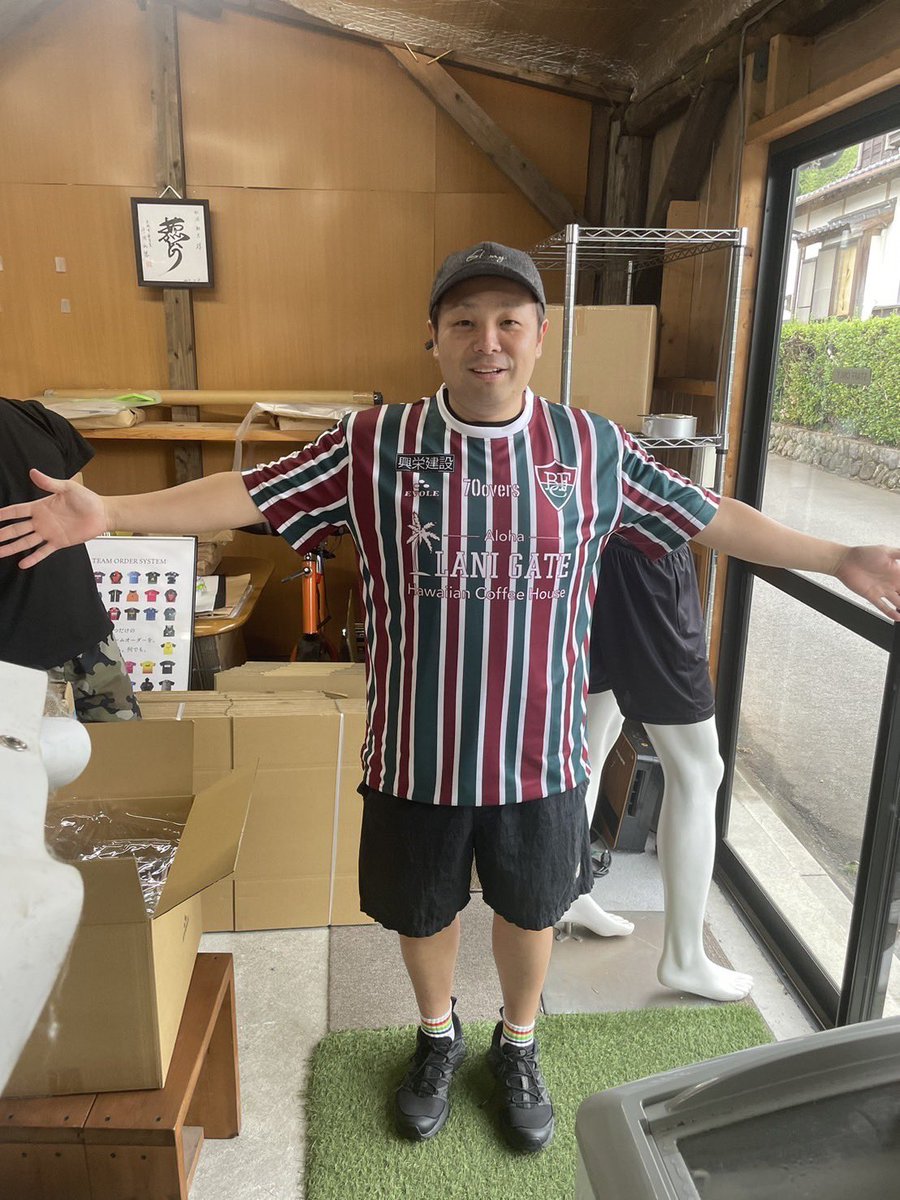 mochi7074's tweet photo. 趣味のサッカーのユニフォーム届いた！！
スポンサーたくさんで強豪チームみたい！ https://t.co/0IVlijk1Ma