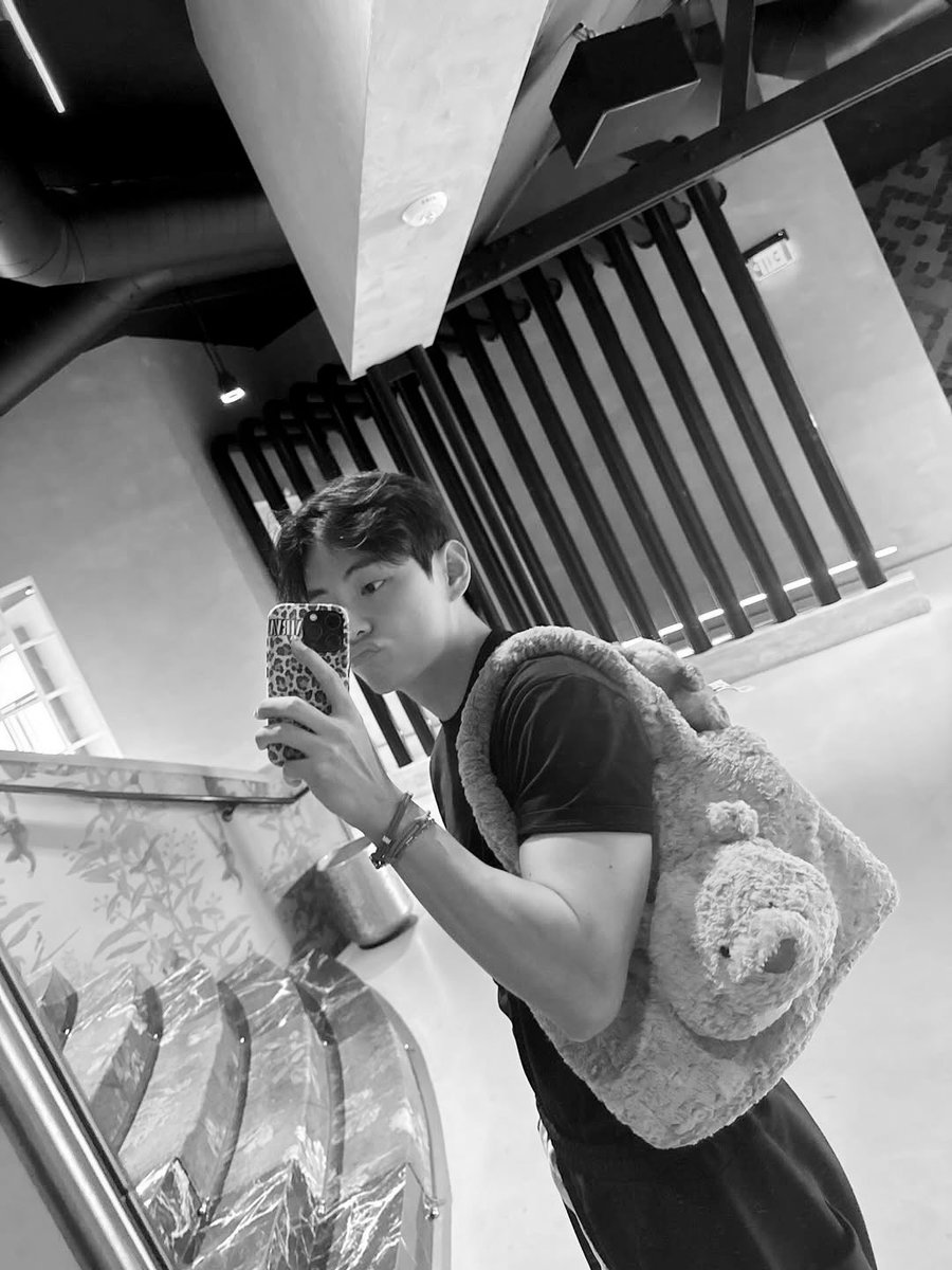 ofthevi's tweet image. 