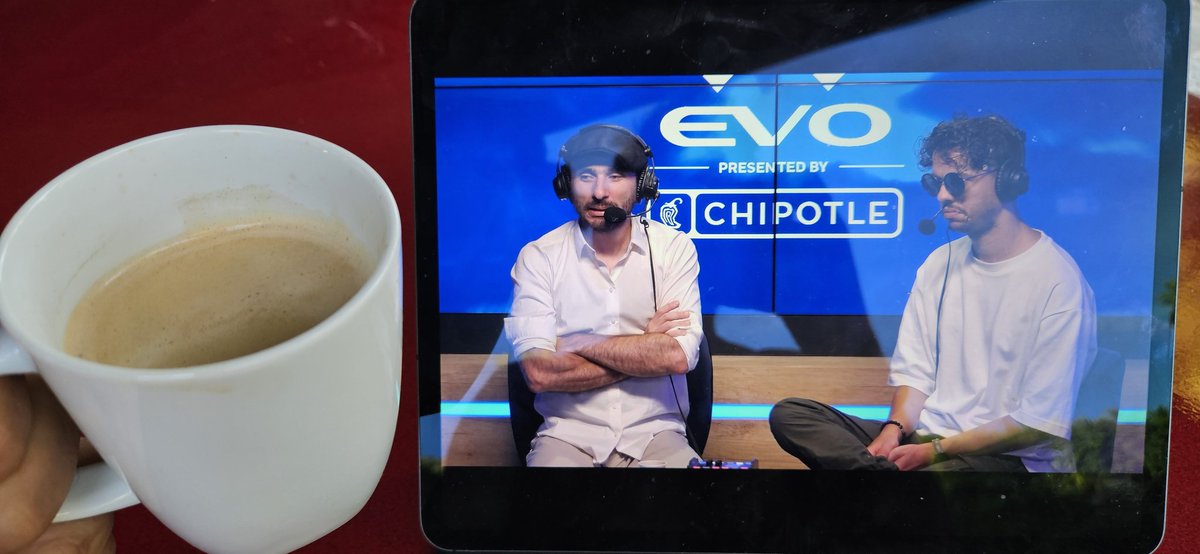 Chaque année, le meilleur café de l'année en regardant les finales de EVO US en direct de Las Vegas sur MGG. Un grand merci aux casters, équipes édito, comm' et technique pour ces trois nuits de folie. Je ne sais pas comment vous y arrivez..
vous êtes trop forts 💙