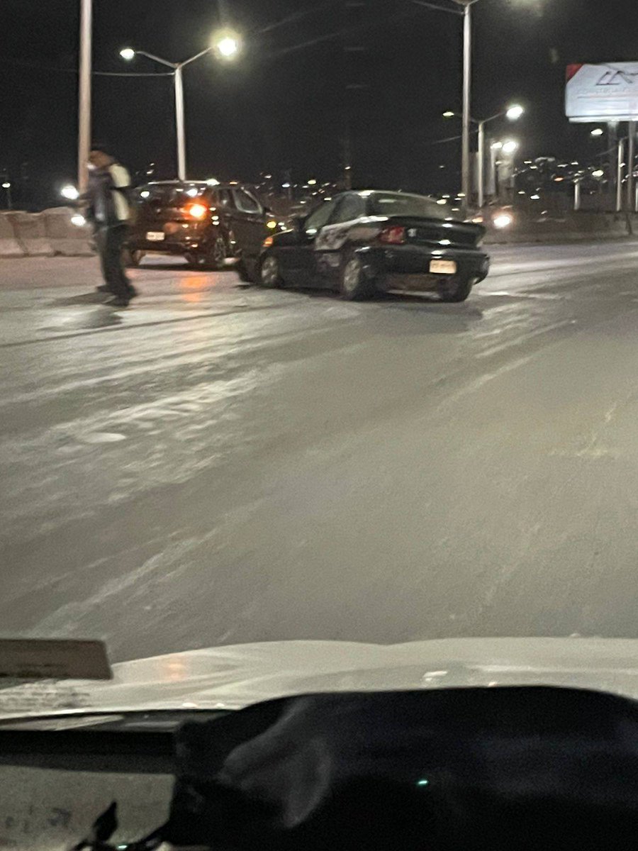 NotSanLuisP's tweet photo. #NoticiasSLP | Otra carambola ahora en Periférico, a la altura de la colonia Arbolitos, al menos tres automóviles sedán y un tráiler involucrados. Ambas direcciones fueron afectadas, maneje con precuación.
📸⤵️ https://t.co/BWokS6j0gi