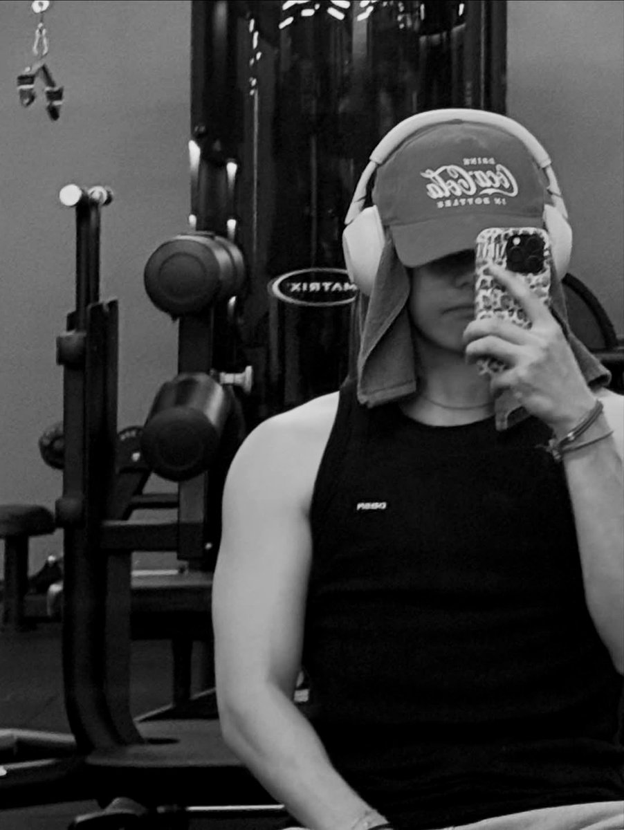 ofthevi's tweet image. 