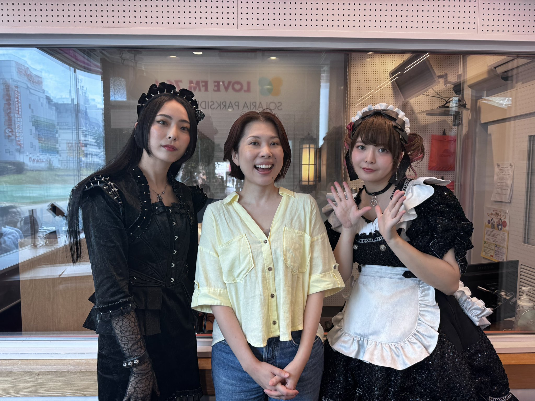 BAND-MAID 会場限定非売品ポスター　小鳩ミク&SAIKI 未使用 保守的なのは性に合わない」小鳩ミク＆SAIKIが語るBAND-MAIDの
