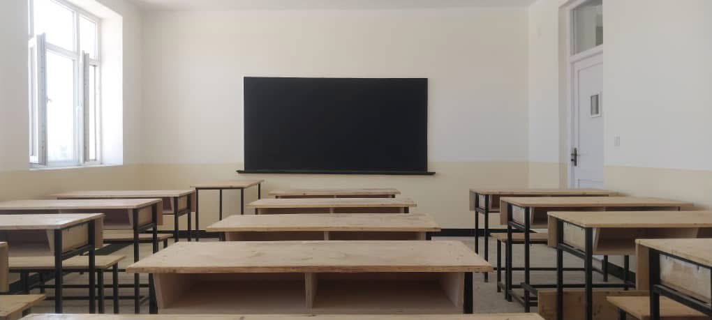 فاریاب ولایت کې د ۱۵ مېلیونه افغانیو څخه په زیات لګښت د ښوونځي ودانۍ ورغول شوه

د فاریاب ولایت چهل‌ګزي ولسوالۍ "اصحاب کهف" لومړني ښوونځي نوې ودانۍ، چې د ۱۵ مېلیون او ۲۷۰ زره افغانیو په لګښت د یوې تعلیمي همکارې ادارې په مالي ملاتړ جوړه شوې، د یاد ولایت پوهنې رئیس او چارواکو په