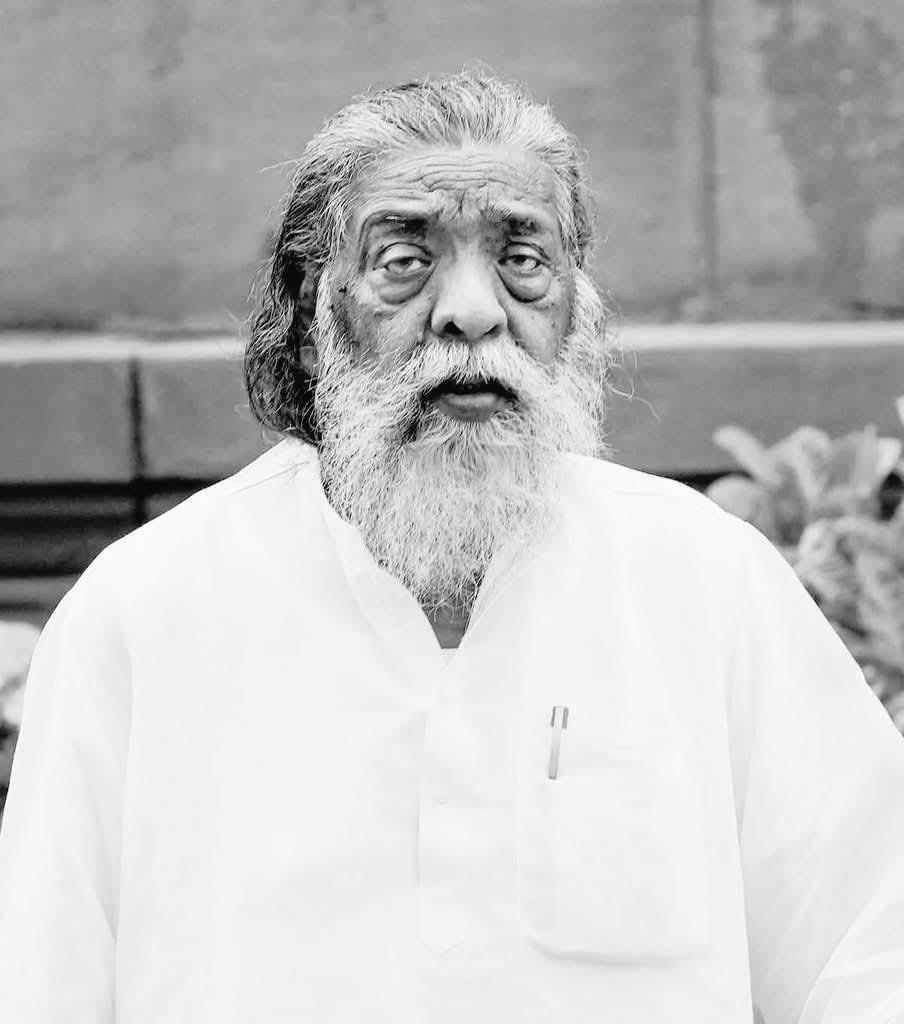 झारखंड के पूर्व मुख्यमंत्री श्री शिबू सोरेन जी के निधन का समाचार अत्यंत दुःखद है। 

ईश्वर से प्रार्थना करता हूँ कि दिवंगत आत्मा को श्रीचरणों में स्थान दें और शोकमय परिवार को इस कठिन समय में आत्मबल प्रदान करें।

ॐ शांति:!