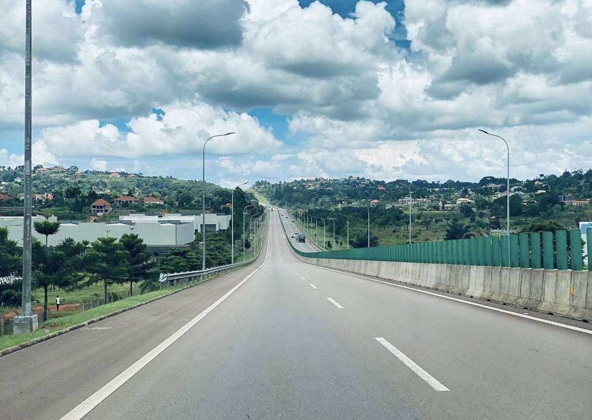 📌 New week reminder! On the Expressway: keep left unless overtaking &amp; in case of any emergency, call our toll-free line 0800 270 170. Stay safe &amp; drive to arrive. 

#RoadSafety