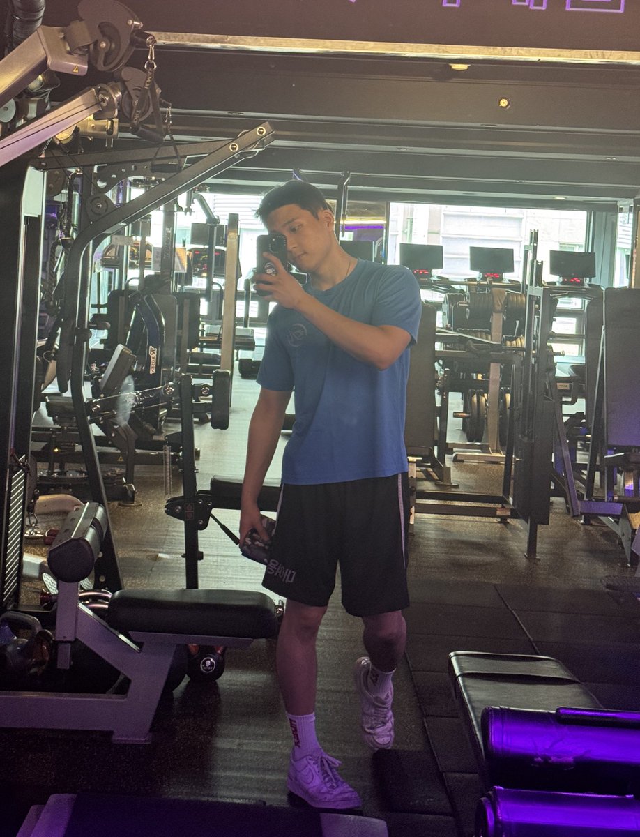 Point__E's tweet image. 아직 운동 하기 전.

오늘 사람 없길래 벗고 찍어봄

근데 보내줄 애인이 없어 썅.