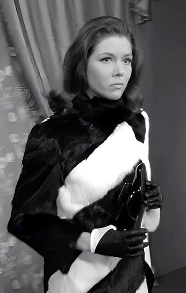 TimeLordDrew61's tweet photo. Mrs Peel We’re Needed. #TheAvengers #EmmaPeel #DianaRigg https://t.co/YQN1kCQWNg