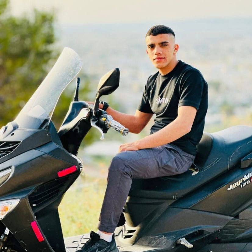 In the meantime, another Palestinian prisoner held by the occupation -- 20 y/o Ahmed Tazaz'a -- was martyred in the Zionist prisons yesterday. He's imprisoned with no charge/no trial under administrative detention. Macron, of course, doesn't care.