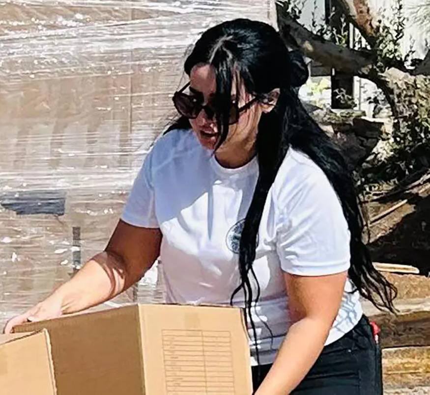 Cheryl E ๐ฎ๐ฑ๐ฎ๐ฑ๐ฎ๐ฑ๐๏ธ (@cherylwroteit) on Twitter photo Sarah Awaida is a 30-year-old Arab Israeli who fed 100,000 Gazan families โ for free.
The cost? Her safety.
Because she bypassed Hamas and its supporters like UN, the terrorists and local merchants want her dead.
Sarah's now in a safe house in Israel.
H/T <a href="/beholdisrael/">Amir Tsarfati</a> via Sarah Awaida is a 30-year-old Arab Israeli who fed 100,000 Gazan families โ for free.
The cost? Her safety.
Because she bypassed Hamas and its supporters like UN, the terrorists and local merchants want her dead.
Sarah's now in a safe house in Israel.
H/T <a href="/beholdisrael/">Amir Tsarfati</a> via