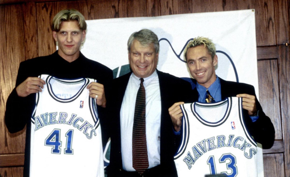 It’s the deadest time of year for NBA news, so let’s play some revisionist history:

What if Dallas never let Steve Nash walk in 2004?

What if he and Dirk stayed together and peaked as one of the greatest duos ever?

Let’s unpack it. 🧵👇