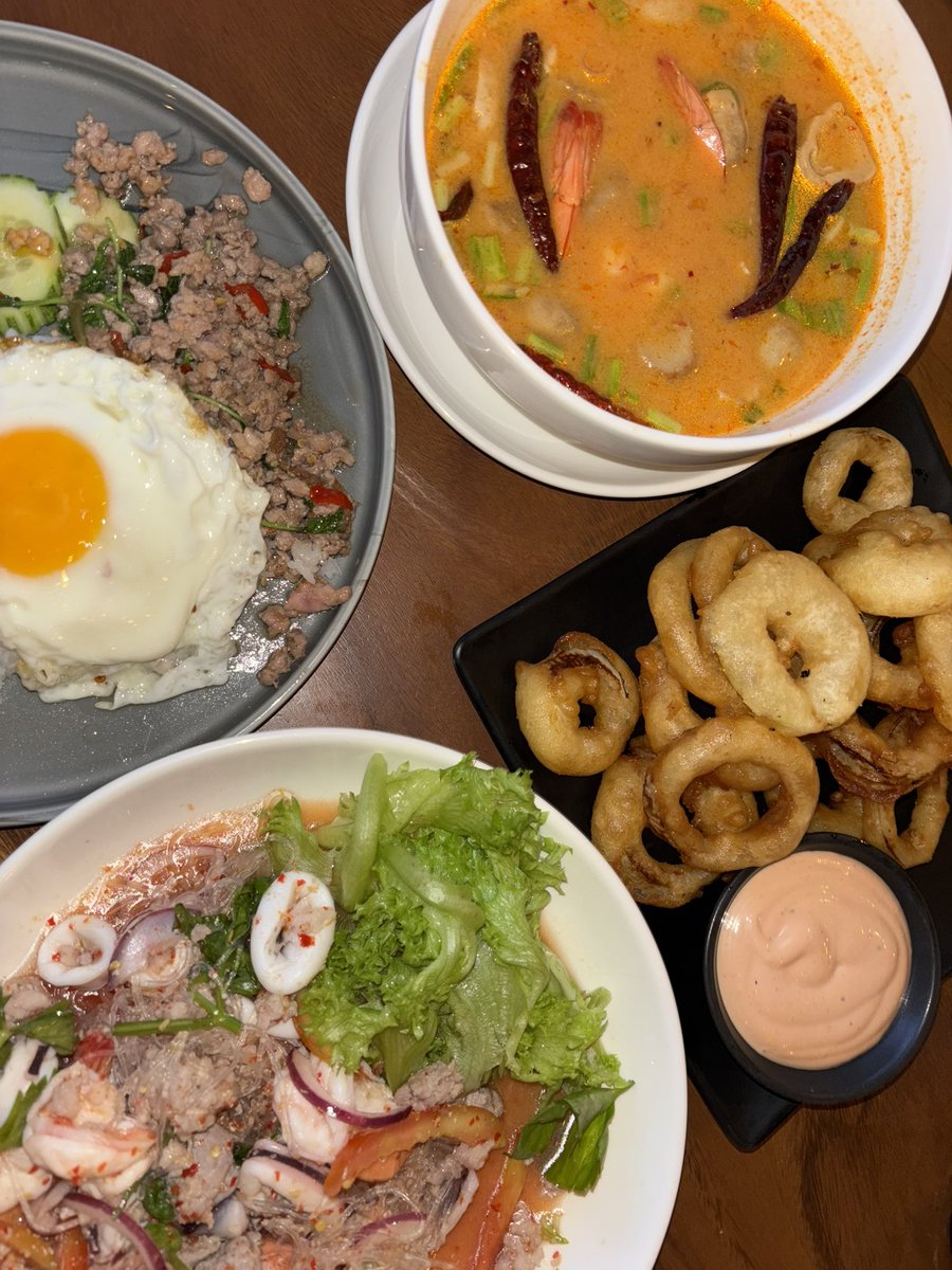 Lost in the Mook🐣🇹🇭 (@the_moooook) on Twitter photo Back to my favourite bar to watch sports in BKK 🏟️🍻
Out of all the sports bars I’ve been to, the food here is honestly the best. Shoutout to <a href="/SportsOn20Bkk/">Sports on 20</a> never disappoints! Back to my favourite bar to watch sports in BKK 🏟️🍻
Out of all the sports bars I’ve been to, the food here is honestly the best. Shoutout to <a href="/SportsOn20Bkk/">Sports on 20</a> never disappoints!