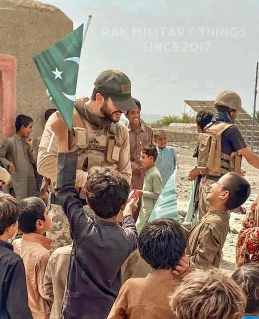 اللّٰہ تعالیٰ اس فوج کو ہمیشہ اس قوم کا محافظ بنائے رکھے۔اور ان عناصر کو دور کر دے جن کی وجہ سے آج ہماری عوام اور فوج میں دوریاں پیدا ہو رہی ہیں
#PakistanArmy