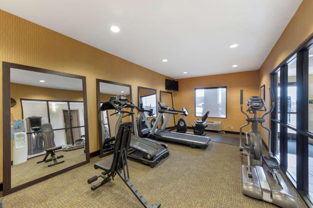 Stay fit while you travel with our on-site fitness center.
No breaks on your workout goals here.
Health, comfort, and convenience all in one! Visit bwplusgadsdenal.com/gadsden-al-hot… for more info
#FitnessOnTheGo #HotelGym #StayActive #Alabama #Gadsden