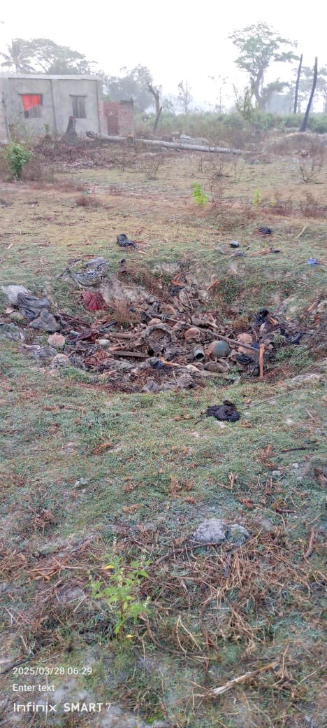 waiwainu's tweet photo. 1/ Horrifying photos are being circulated, corroborating the Arakan Army's massacres of hundreds of #Rohingya in Thang Shout Kan (Hoyasiri) in May 2024. This reveals only a part of the atrocities over a year later. Now, Rohingya are facing total elimination in #Rakhine State. https://t.co/FRx5FxNBJ3