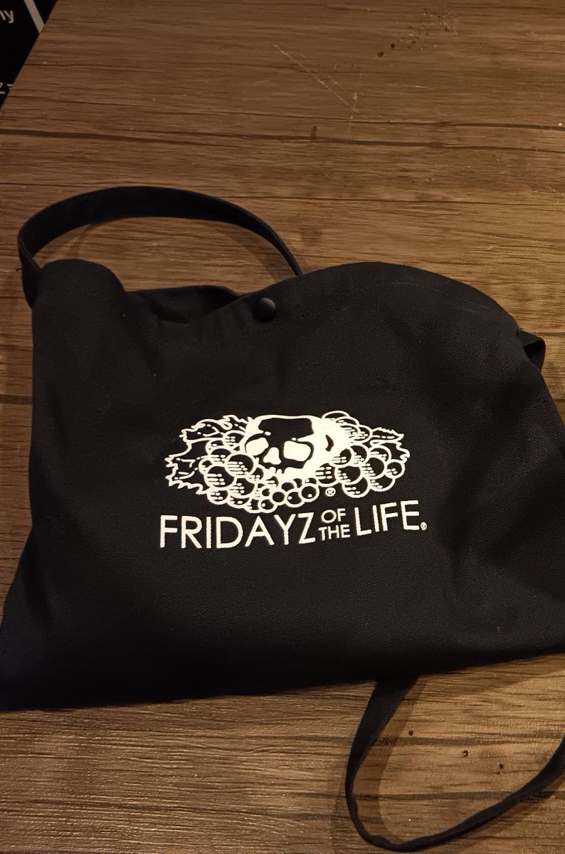 昨夜はガンフロンティア✖️NAKED YEGGS
W30周年ツアーファイナルお集まりの皆さん
お疲れ様でした❗️
写真↑忘れ主　探してましたよ
バーランに保管してます！