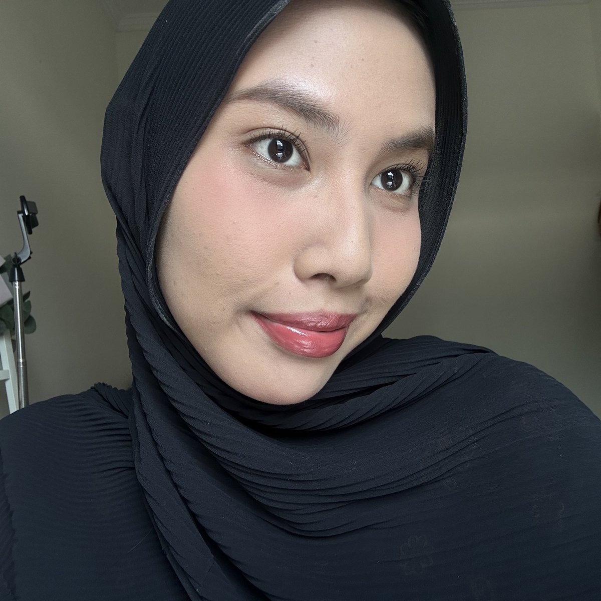 hey👋🏻 hey👋🏻 tinted lip balm akuu warnanya cakep sekali
