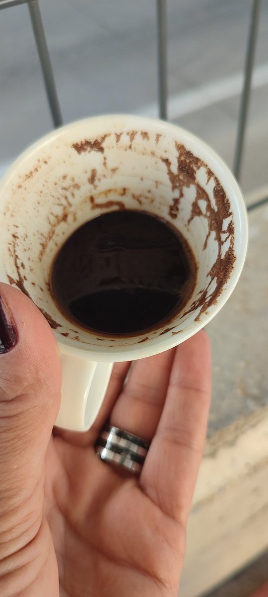 Bir sabah kahvesine bir de gözlerine hastayım..

Kapatmadan böyle çıktı kapatsam nolur bilmiyorum 🙈