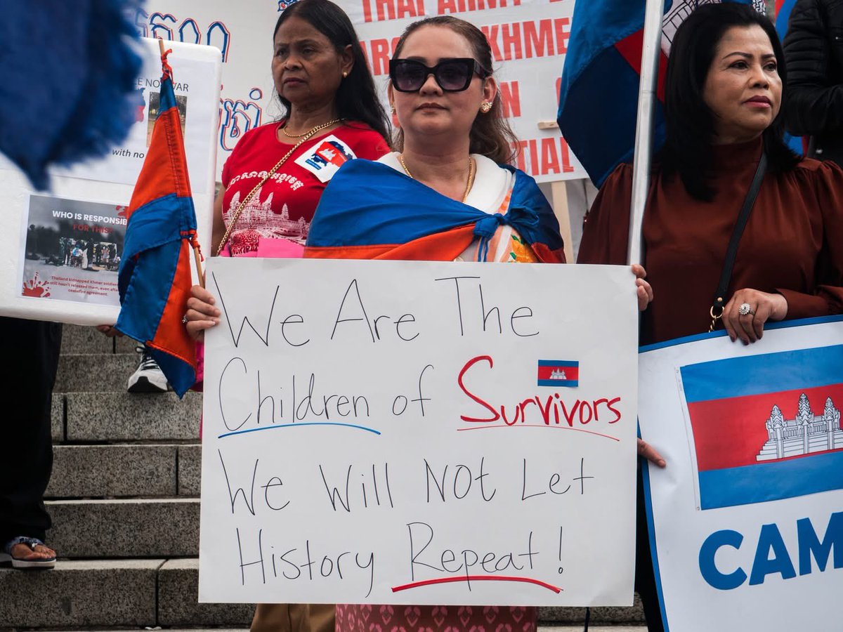 phnompenhpost's tweet image. In pictures: “Cambodia needs peace! Thailand must stop encroaching on Cambodian territory!”

Approximately 1,500 Cambodian citizens living in the US gathered in Olympia, Washington State, on Sunday, August 3

More:
facebook.com/share/16YVDyfc…