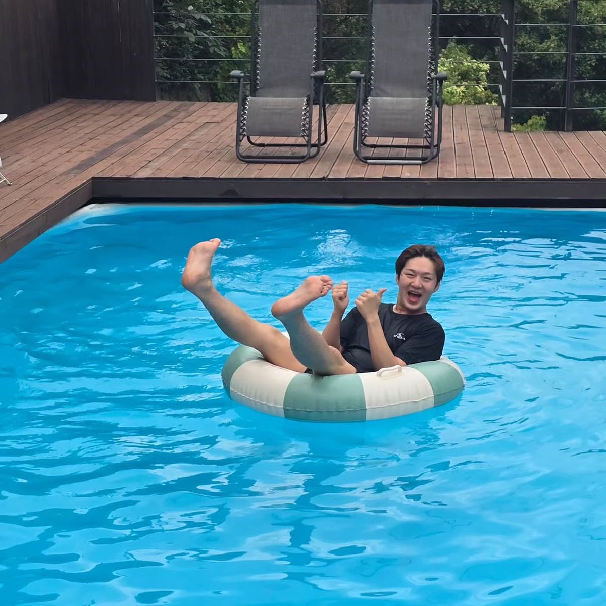 요즘에 현생때문에 우리 아저씨 못보고 있었는데 요즘에 다시 너무너무너무 좋아져버렸어… 어쩌면 정신연령이 나랑 비슷하겠어요 오빠…😝