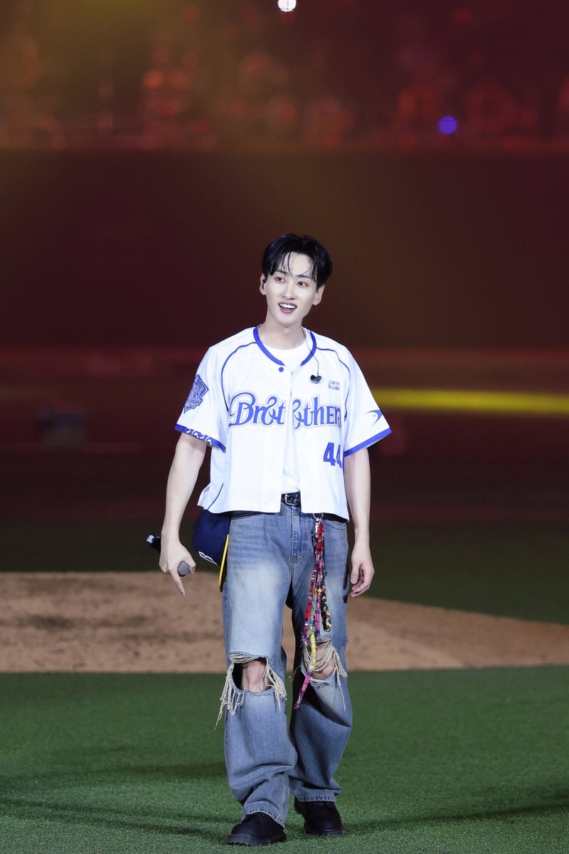 250803 中信兄弟K歌主題日

謝謝D&amp;E帶來滿滿的幸福與回憶💙
<a href="/AllRiseSilver/">Dalnim</a> <a href="/donghae861015/">Super Junior 이동해</a>  

#동해 #Donghae 
#은혁 #Eunhyuk
#SUPERJUNIORDNE 1