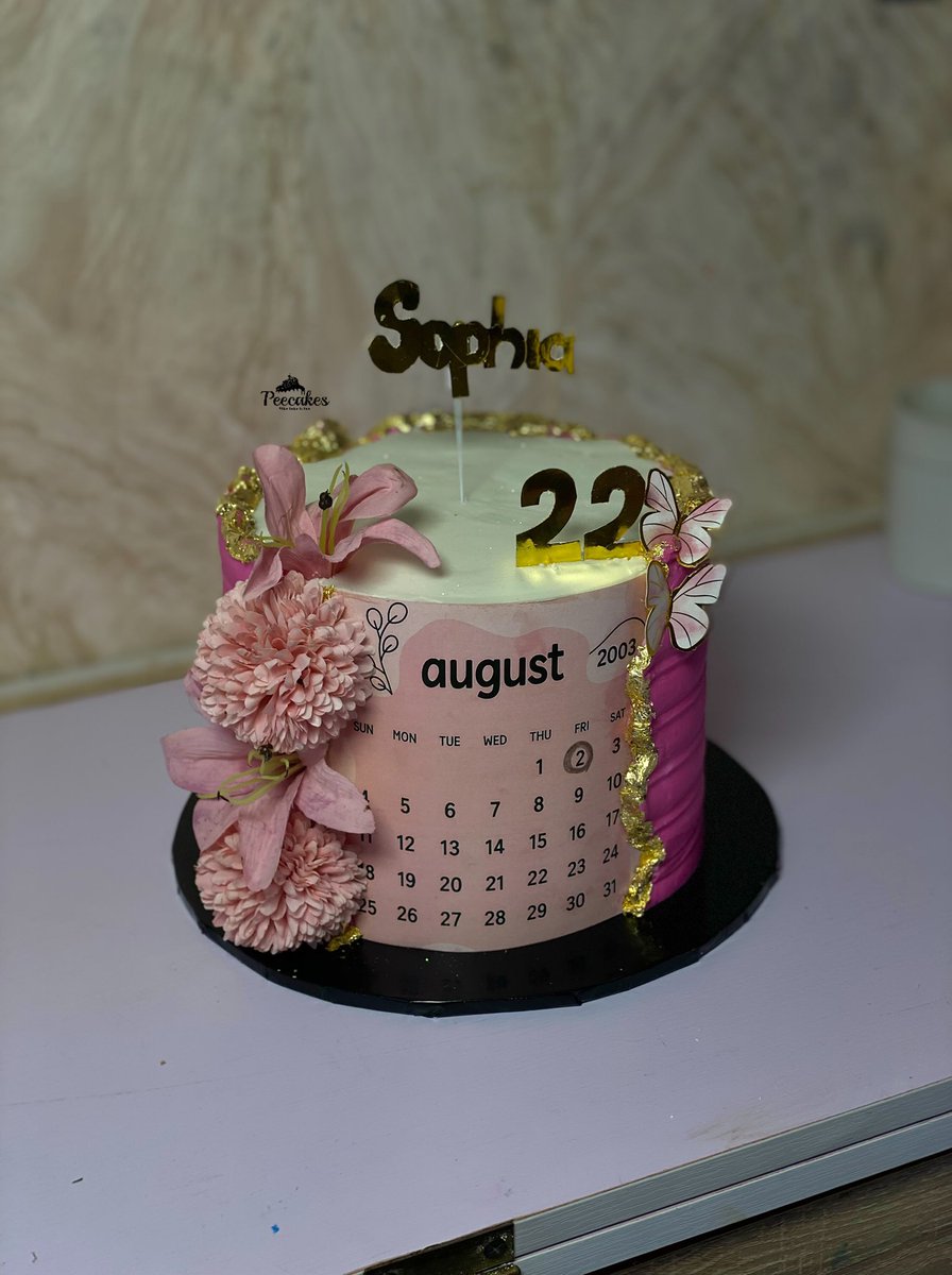 A floral calendar themed cake in pink!!!💕