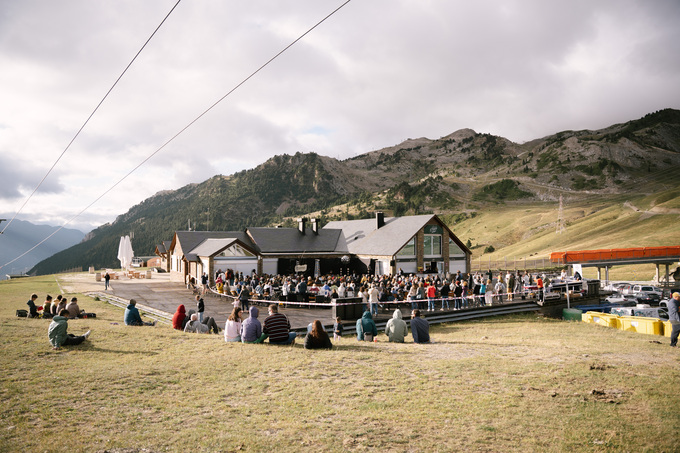 He passat uns dies al festival <a href="/dansaneu/">Dansàneu</a>, que és com un retaule medieval. Cada concert, cada espectacle t'obre la porta a una meravella. Ho explico a <a href="/nuvol_com/">Núvol</a> 
nuvol.com/art/dansaneu-r…