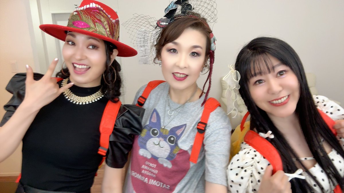 satomi_arimori's tweet photo. 7月26日 #REDSUN で  #MIQ さんが歌っている時みんなで準備して
#北陸製菓 さんの #ビーバー しょって楽屋でスタンバイ！
最後にみんなで歌った #Getalong も良き思い出。
来てくれたら皆さんや陰ながら応援してくれた企業さんや仲間達に感謝です
来年はもっとパワーアップして #アニソン 届けますね！ https://t.co/kq6PBQ0PQP