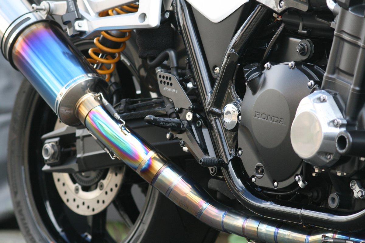 striker_jp's tweet image. 当時、乾燥重量で20kgの軽量化を実現、電子制御燃料噴射装置等を常備した #ホンダ「#CB1300SF」

そのポテンシャルをさらに引き出すカスタムパーツが #ストライカーバックステップ「#STC」#ストライカーツーリングコンセプト。
↓製品情報↓
striker.ocnk.net/product/141