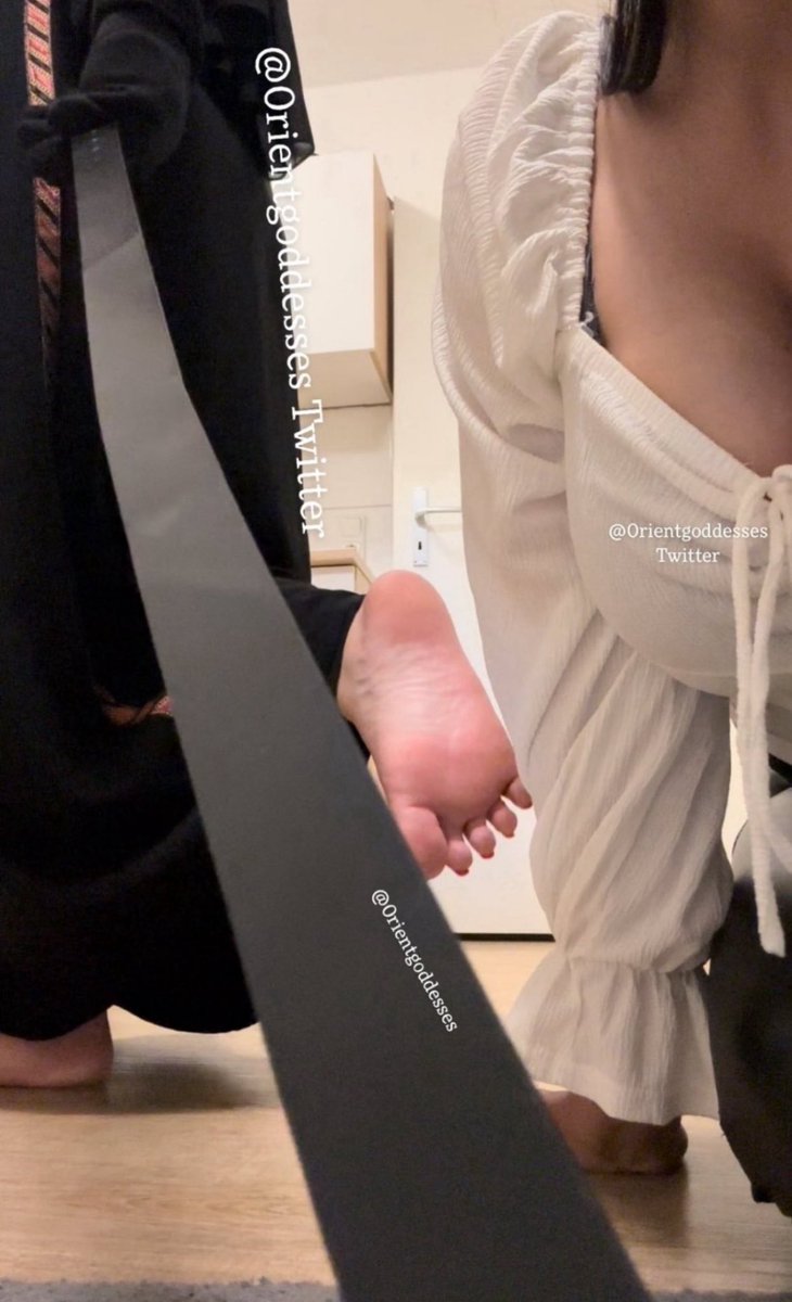 Keeping you on a leash is your destiny. You love to be treated like a dog. It's your passion and you pay thousands of euros for it. 🦮🖕🏼 

The two oriental goddesses take everything you have.🧕🏼✨🧕🏼

Findom Femdom Geldherrin Geldsklave Zahlsklave Zahlschwein Zahlsau paypig feet