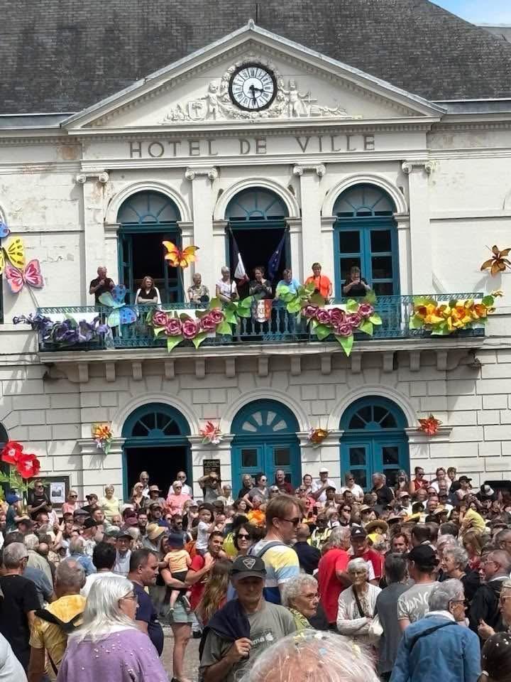fabien_bazin's tweet photo. 🎉 Merci à toutes les communes de l’ancien canton de #Lormes pour ce week-end de fête du #Comice !
👏 Près de 50 participants au concours de labours, des chars magnifiques, une déco sublime…
🙏 Bravo @PascalMeulé @KatiaRobinPerdriat @RobertSauterel et tous les bénévoles ! 🚜🌾🎭 https://t.co/wtLvRIuMYs
