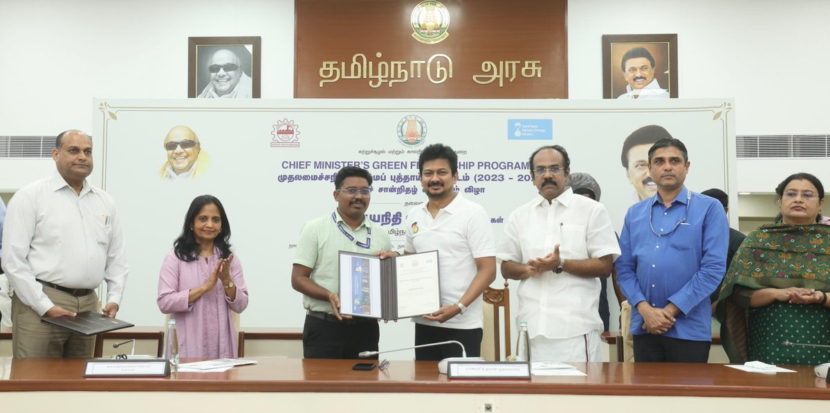 Udhaystalin's tweet image. மாண்புமிகு முதலமைச்சர் @mkstalin அவர்கள் தலைமையிலான #திராவிட_மாடல் அரசு, தமிழ்நாட்டின் சுற்றுச்சூழலை பாதுகாப்பதற்கான திட்டங்களைச் செயல்படுத்துவதில் நாட்டிற்கே வழிகாட்டிக் கொண்டிருக்கிறது.

அந்த வகையில், இளைஞர்களின் பங்கேற்புடன் சுற்றுச்சூழல் மற்றும் காலநிலை மாற்றம் தொடர்பான…