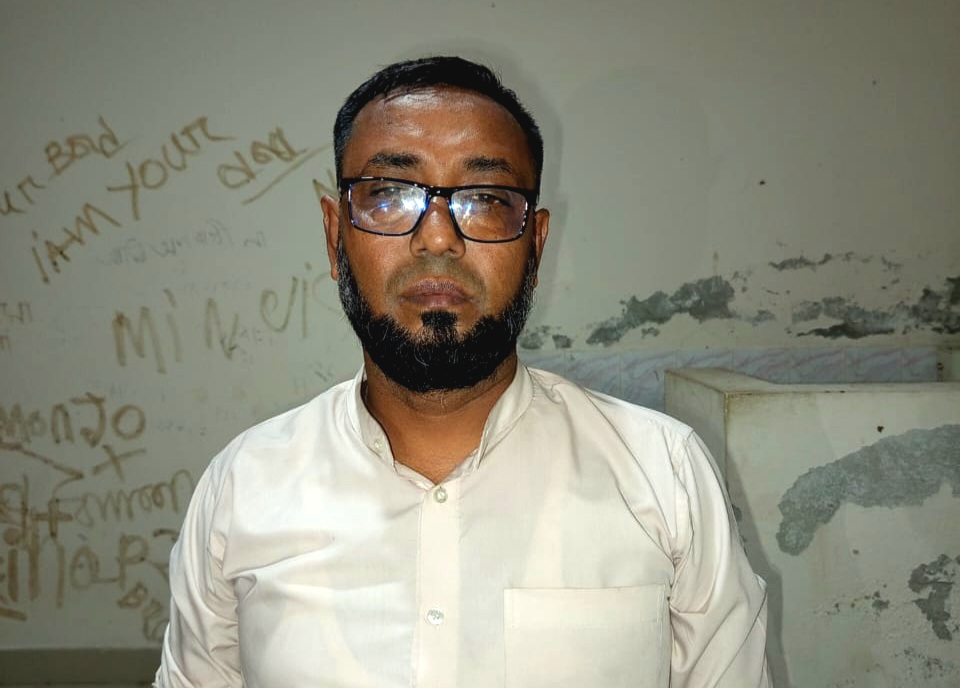 ভুয়া নির্বাচন কমিশনের গাড়িসহ একজন আটক, বিয়ার উদ্ধার