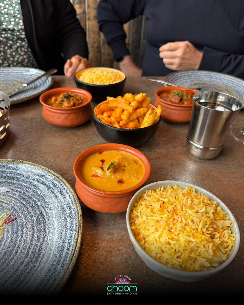 Last week at Dhoom was wild — full of big flavours, happy faces, and that proper street food madness we all love. Honestly, it felt like one big food party. From spicy, crunchy bites to those comforting dishes that just hit the spot, every plate had something to say.

The tables