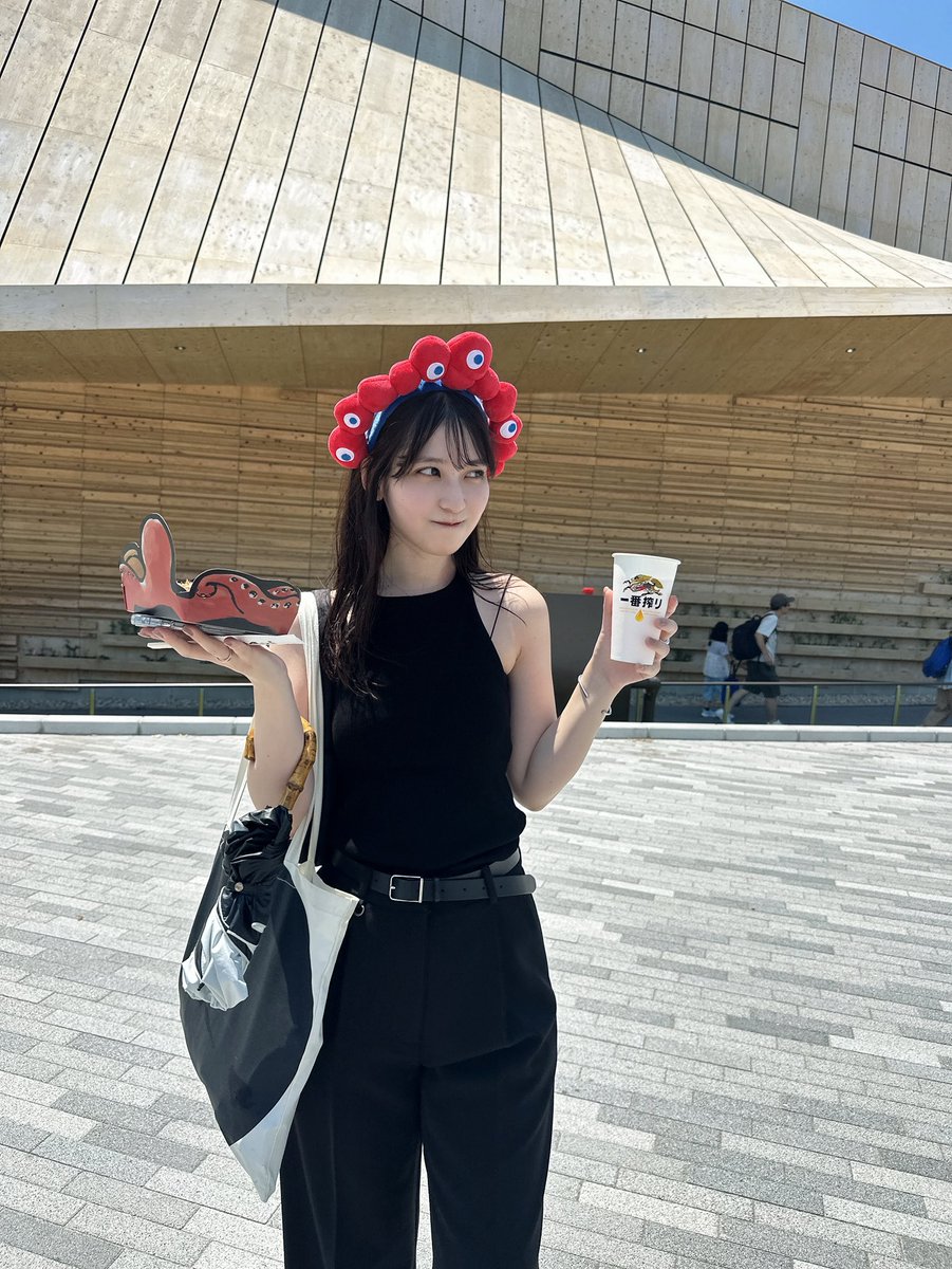 mikanchiyan723's tweet photo. 万博行ってパビリオン一個もいかず、

ビール飲んでたこ焼き食べてアイス食べて
終わったの我々だけだろうな🍺🙂 https://t.co/bOPMPlBBKp