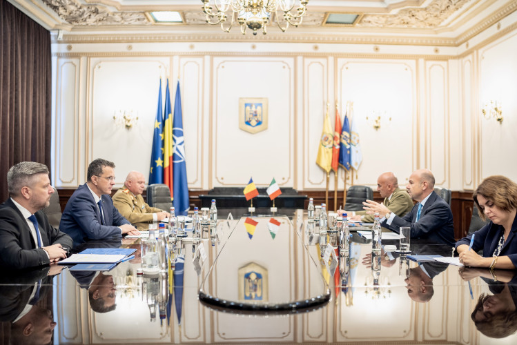 Italy in Romania (@italyinromania) on Twitter photo Amb. <a href="/_AlfredoDurante/">Alfredo Durante Mangoni</a> discussed with Min. Moșteanu @MapNRomania 🇮🇹🇷🇴 #defense cooperation. Focus on coherence between #NATO planning & EU tools, innovation, #SAFE projects, capabilities and training. #Italy remains committed to a stronger 🇪🇺 security and defense industry. Amb. <a href="/_AlfredoDurante/">Alfredo Durante Mangoni</a> discussed with Min. Moșteanu @MapNRomania 🇮🇹🇷🇴 #defense cooperation. Focus on coherence between #NATO planning & EU tools, innovation, #SAFE projects, capabilities and training. #Italy remains committed to a stronger 🇪🇺 security and defense industry.