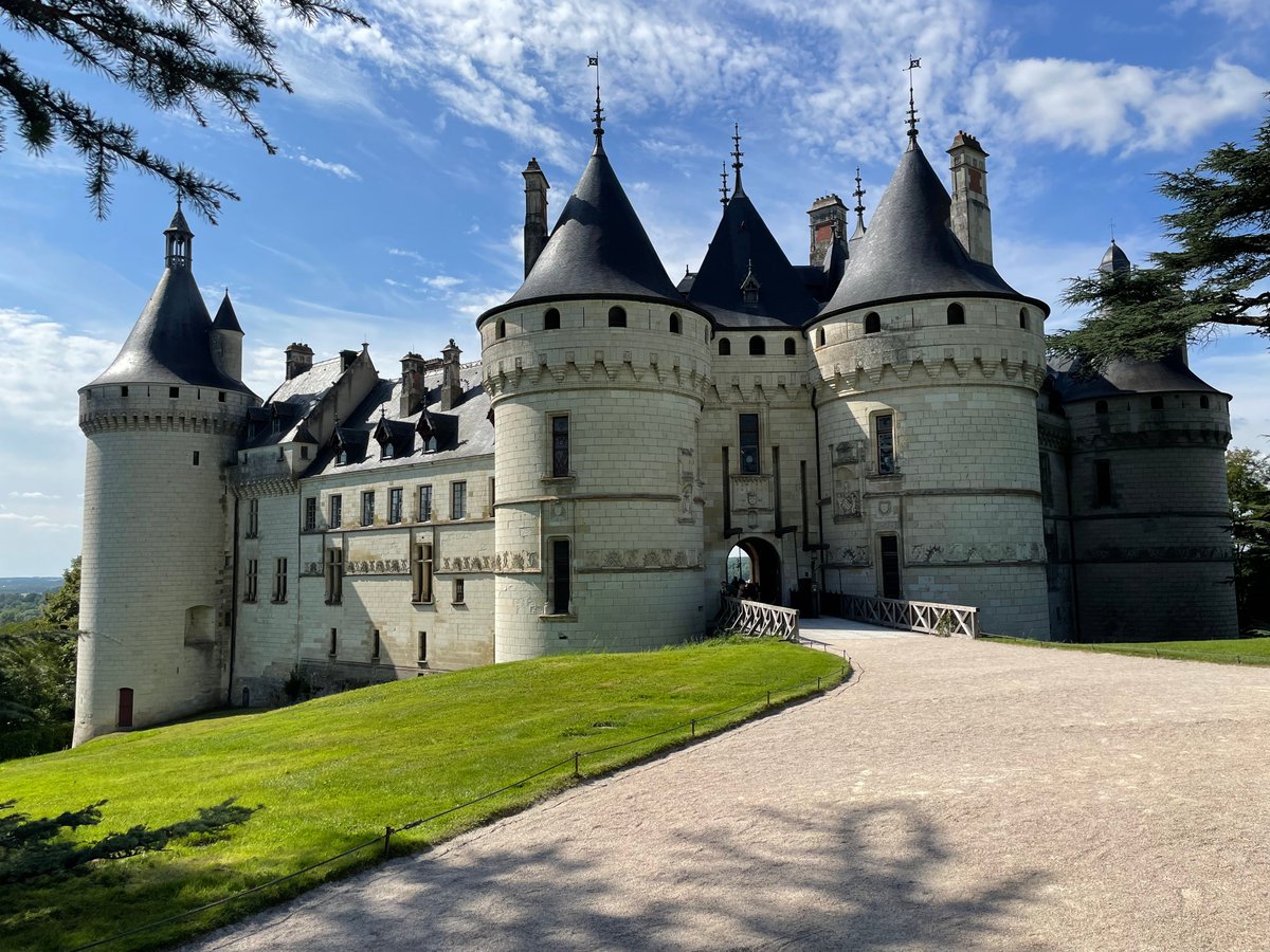 The Château de Chaumont-sur-Loire <a href="/Chaumont_Loire/">Domaine de Chaumont-sur-Loire</a>  was looking resplendent last week as we explored its annual International Garden Festival, which this year embraces the theme 'Once Upon a Time in the Garden'. #MagnifiqueFrance
📷<a href="/iamjamescraig/">Jim Craig</a>