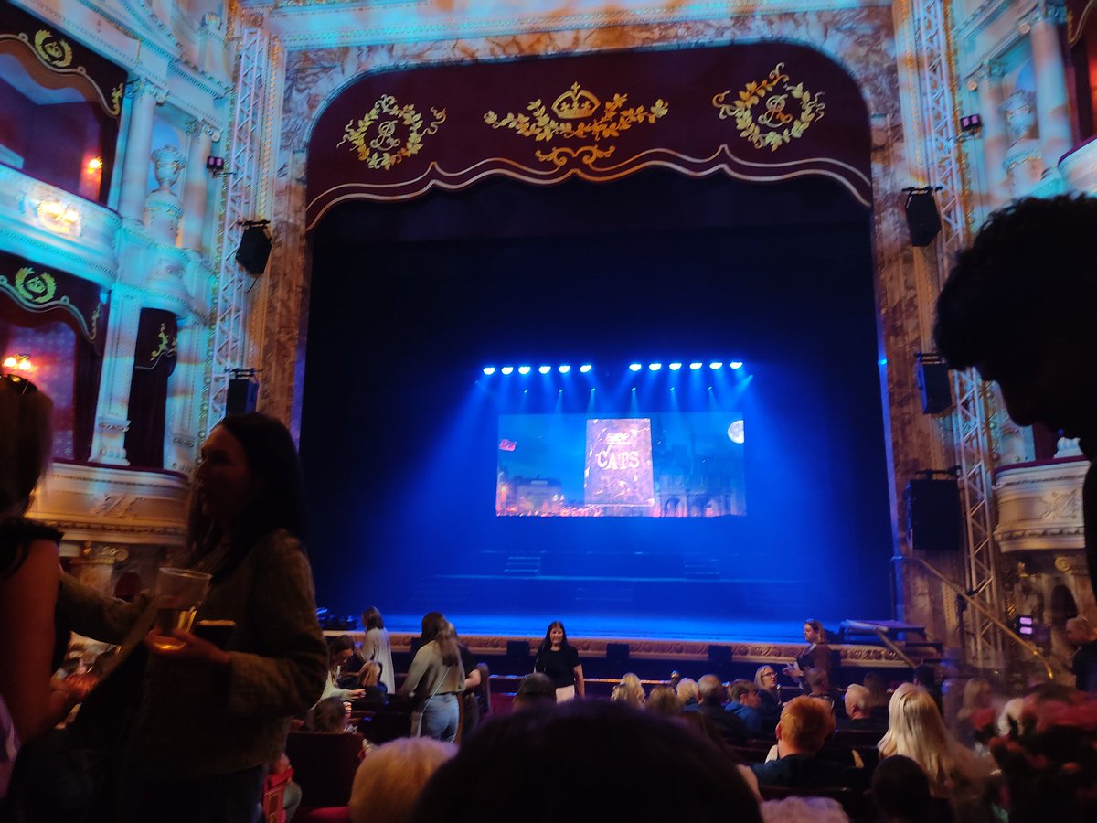 Maria Robertson (@stupidgirl_no1) on Twitter photo On Friday <a href="/RonayThomson/">Lady Ronay Thomson of Dunans</a> and I went to see Cats at HMT, here's my review 5d-blog.com/cats-at-his-ma… On Friday <a href="/RonayThomson/">Lady Ronay Thomson of Dunans</a> and I went to see Cats at HMT, here's my review 5d-blog.com/cats-at-his-ma…