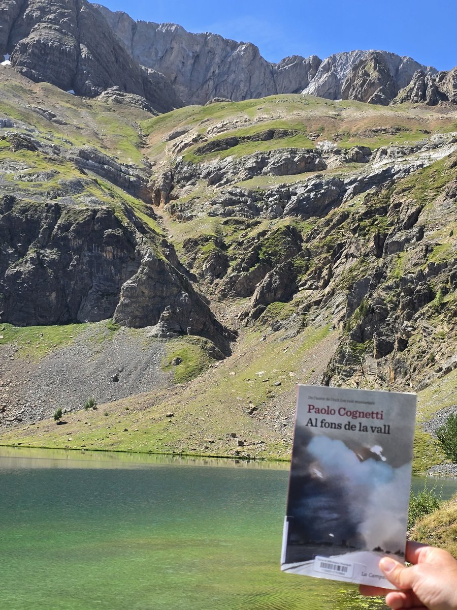 Biblioteca Pilarin Bayés de Vic (@bibliotecavicpb) on Twitter photo "Al fons de la vall" de Paolo Cognetti, publicat per Edicions La Campana és el llibre que s'ha emportat de vacances l'Ester en la seva ruta pels Pirineus aragonesos. <a href="/bibliotequesXBM/">BibliotequesXBM</a> <a href="/vic_cultura/">Vic Cultura</a> #quefemalesbiblios #magradallegir #lectura "Al fons de la vall" de Paolo Cognetti, publicat per Edicions La Campana és el llibre que s'ha emportat de vacances l'Ester en la seva ruta pels Pirineus aragonesos. <a href="/bibliotequesXBM/">BibliotequesXBM</a> <a href="/vic_cultura/">Vic Cultura</a> #quefemalesbiblios #magradallegir #lectura