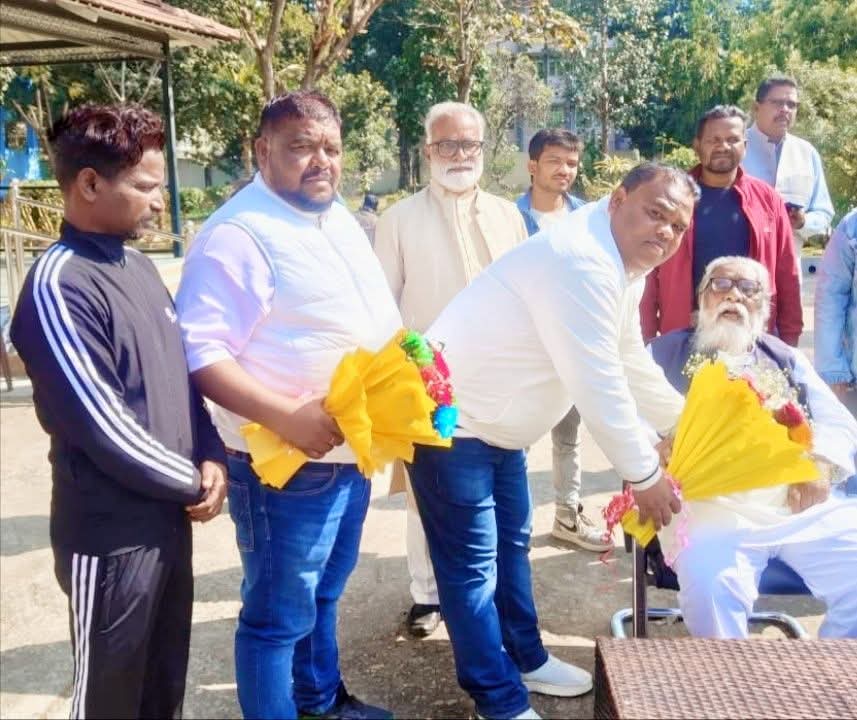 dablumunda5's tweet photo. विनम्र श्रद्धांजलि उस महापुरुष को, जिनके बिना झारखंड की कल्पना अधूरी है।अंतिम जोहार, दिशोम गुरु जी।विनम्र श्रद्धांजलि 🙏
@anil_oraon1932 
@HemantSorenJMM 
@DC_Ranchi https://t.co/jzwxCYkAp3