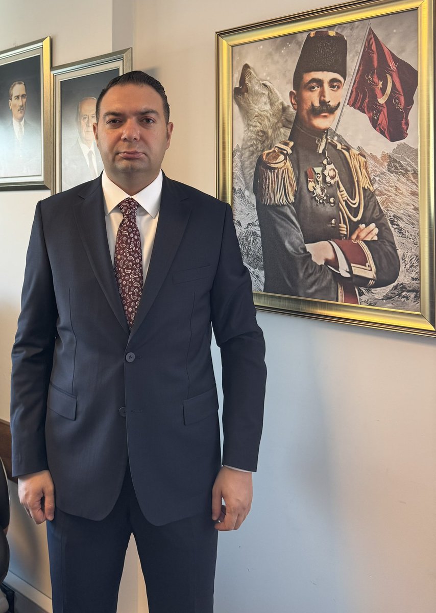 Canı gitti, davası sürer,
Her Enver düşse, bin yiğit türer…

Bir gün değil her gün yadımdasın…