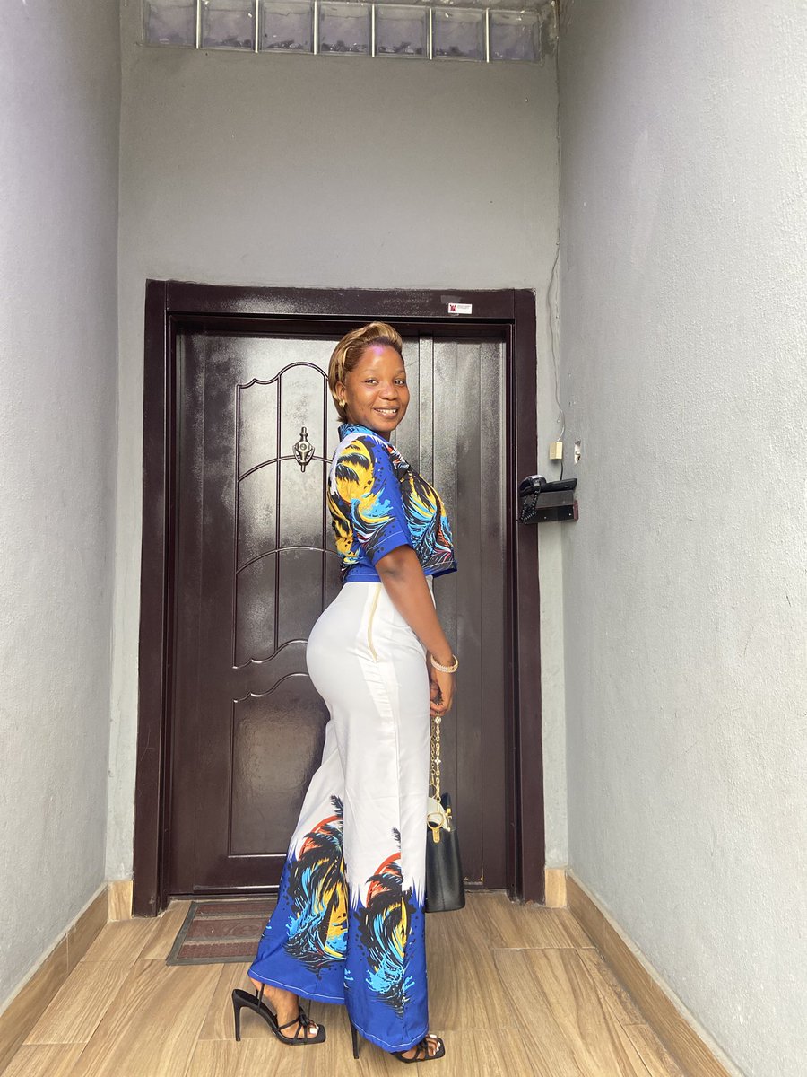 Good morning and happy new week from my beautiful customer to y’all❤️

It’s been a while this particular customer sent reviews, so when I saw this, I smiled and I said “Wowww”🤭 One of the best in repping my brand gorgeously!🥰