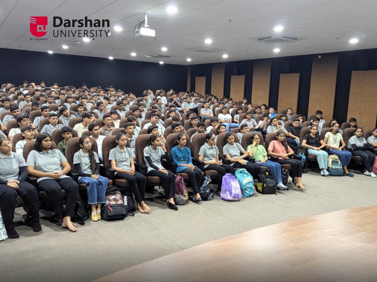 DarshanUniv's tweet image. An inspiring session on the “Power of Thought Process” by Dr. Pradeep Vadodaria left 190+ Diploma Engineering students at Darshan University truly transformed!

#DarshanUniversity #UniversalHumanValues #PowerOfThought #StudentTransformation #ValueEducation #Empathy #SelfAwareness