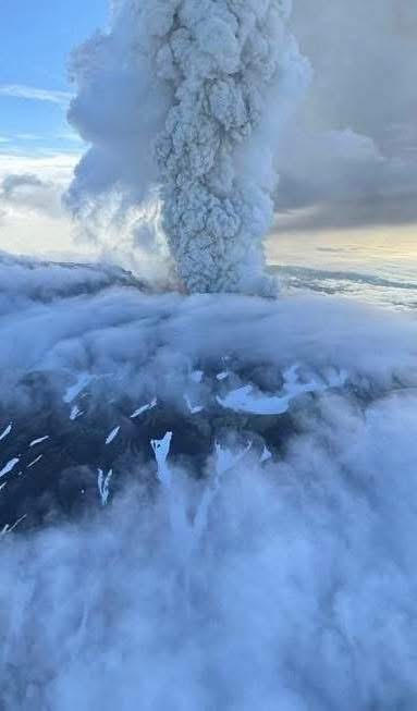 Êtes-vous financièrement préparé en cas de catastrophe lors de votre prochain événement ? 

Le volcan Krasheninnikov en Russie vient d'entrer en éruption pour la première fois depuis plus de 500 ans ! La dernière éruption remonte à environ 1463 ± 40 ans.

 Le nuage de cendres a