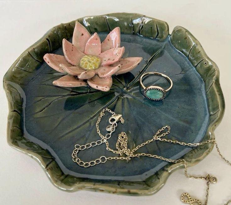 prettiestavenue's tweet photo. trinket dish https://t.co/3WL4kgiVMt