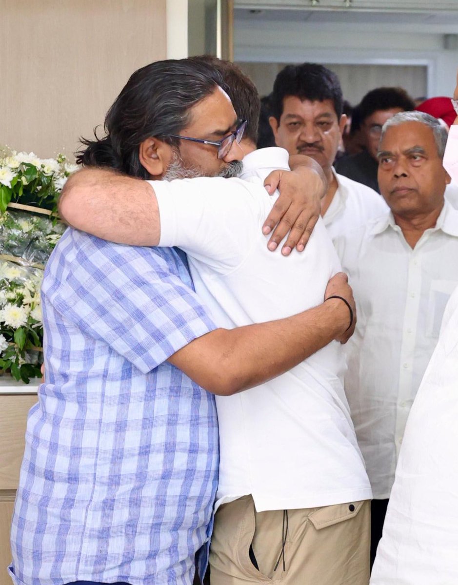 राहुल गांधी और खड़गे हेमंत सोरेन से मिले 😢