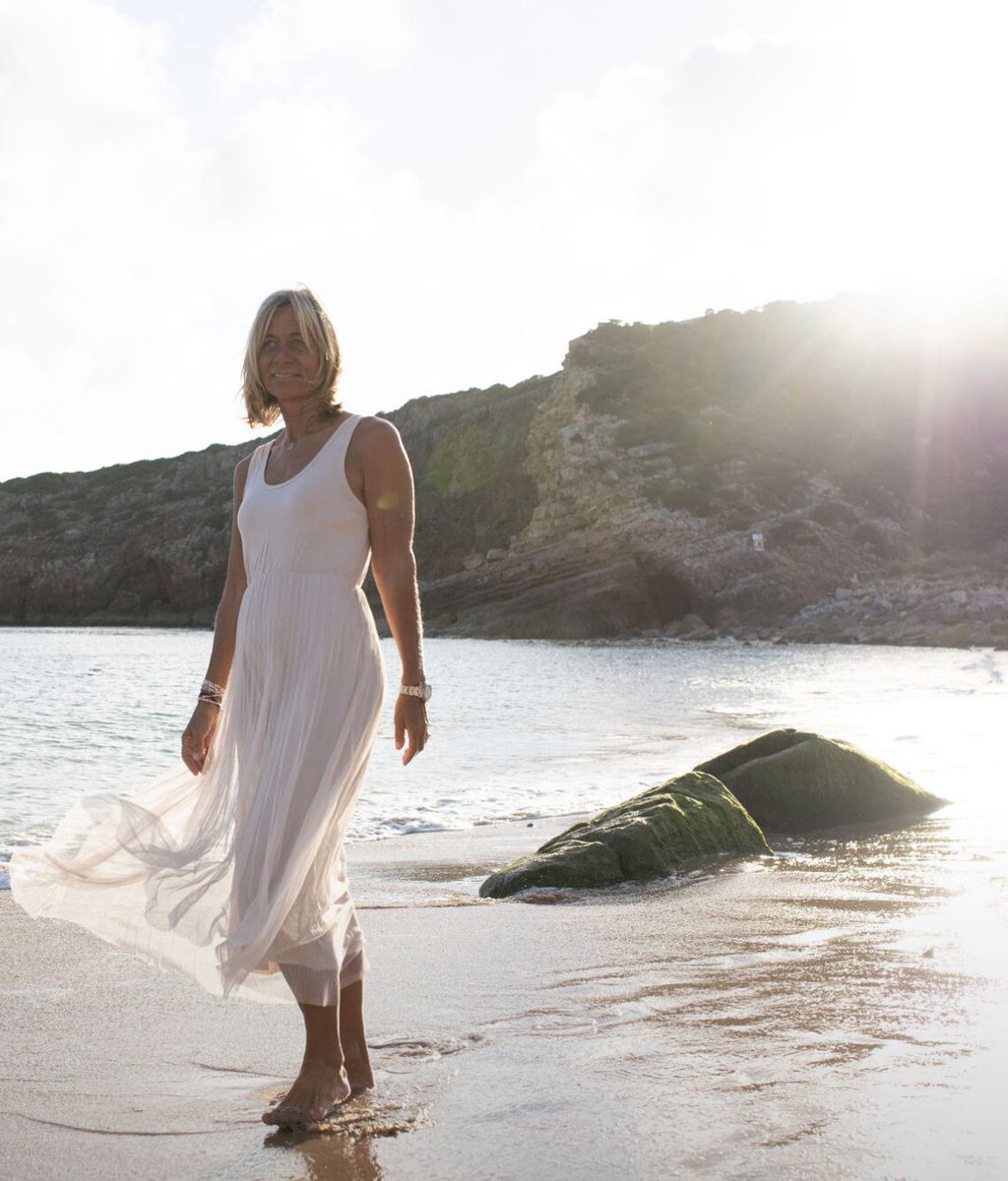 Ende 2019 startete ich selbstständig in die Themen mentale Gesundheit, Stressbewältigung und Resilienz, neben Jobs im Fitnessstudio und Einzelhandel. Doch 2020 zerstörten die Corona-Maßnahmen alles: Kunden, Jobs, Selbstständigkeit – weg. Als Ungeimpfte wurde ich ausgegrenzt,