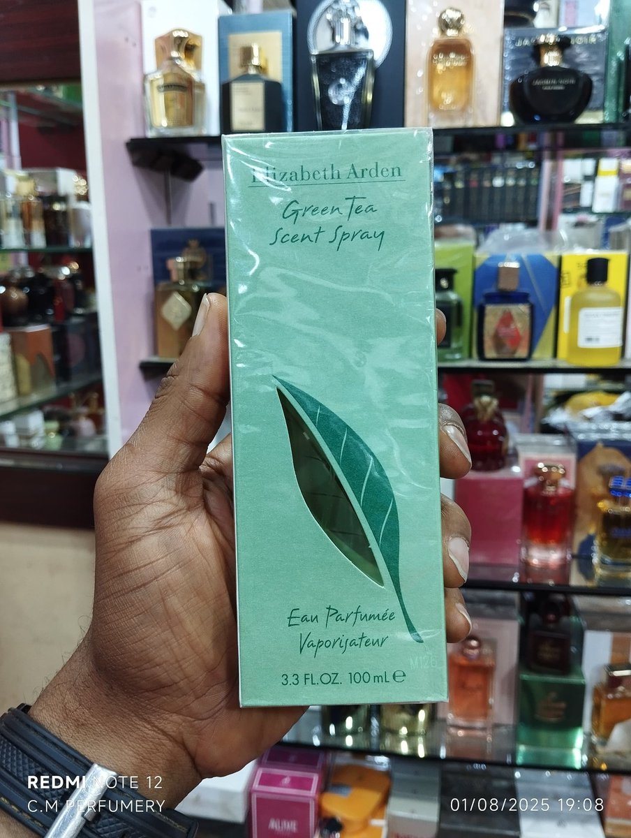 OsitaSommy's tweet image. Elizabeth Arden 100ml
Arden beauty 100ml
Frame 1 &amp;amp; 2 is 40,000 ✅
45,000❌
Red door 125ml
5th avenue 125ml
Frame 3 &amp;amp; 4 is 52,000✅
57,000❌
Free gift on every order
Nationwide delivery 
Please retweet