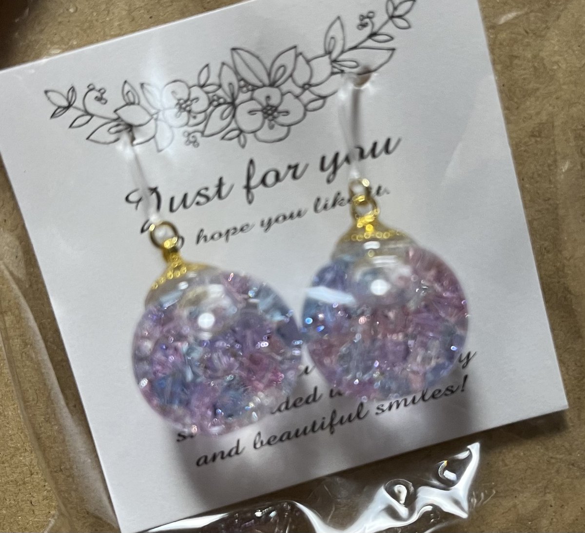 紫陽花の概念アクセサリーが欲しいとずっと思っていたので、衝動買いしました。
ピアス久々につけたけど穴は塞がってなくてホッとした〜