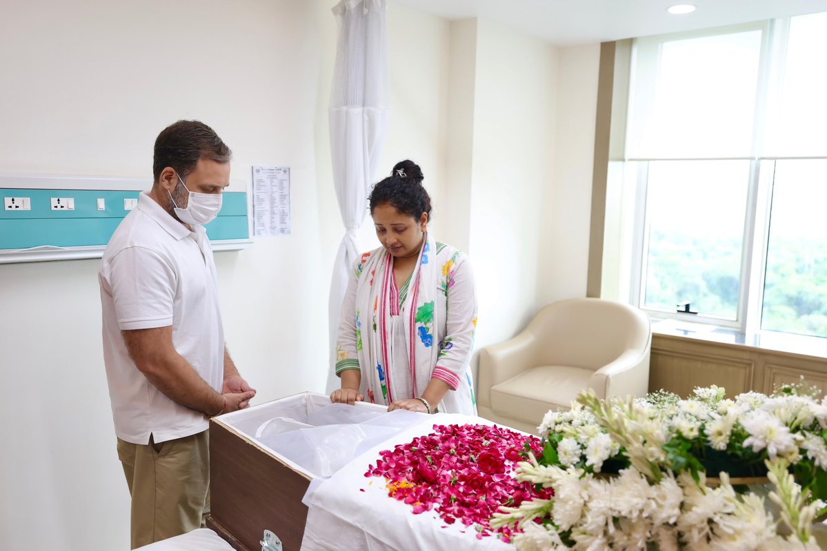नेता विपक्ष श्री <a href="/RahulGandhi/">Rahul Gandhi</a> जी ने सर गंगाराम अस्पताल पहुंचकर JMM के संस्थापक और झारखंड के पूर्व मुख्यमंत्री श्री शिबू सोरेन जी को श्रद्धांजलि दी