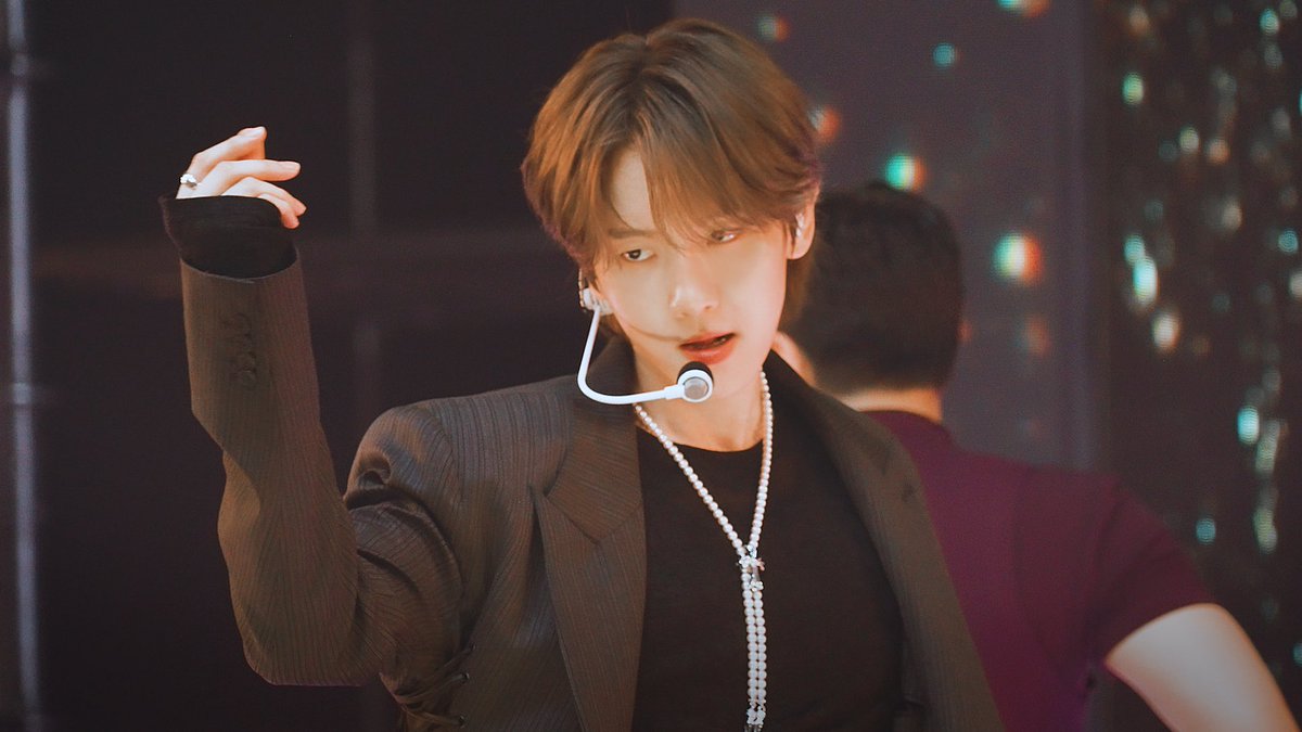 04.08.25 백현 Baekhyun YouTube 

"Цікаво, де ж EXO-L? (੭ · ˕ · )੭‧*
| NPOP Behind | Бекхьон (BAEKHYUN)"

youtu.be/5FCXS7R4cvw

#백현 #BAEKHYUN #EssenceofReverie #Elevator <a href="/B_hundred_Hyun/">Baekhyun_EXO</a> <a href="/BAEKHYUN_INB100/">BAEKHYUN_official</a>